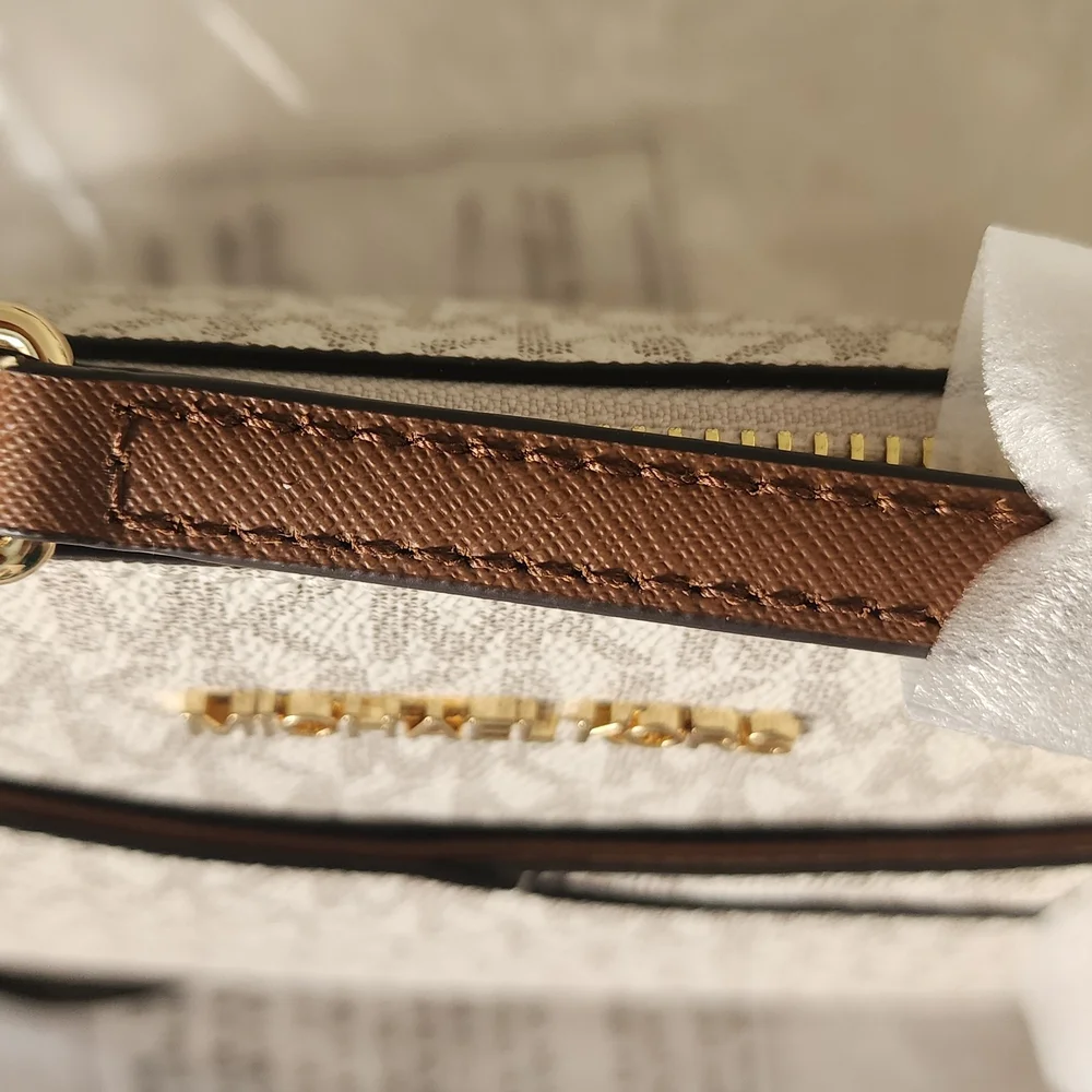 Michael Kors Jet Set Logo Crossbody Bag in Vanilla/Acorn - Picture 5 of 8